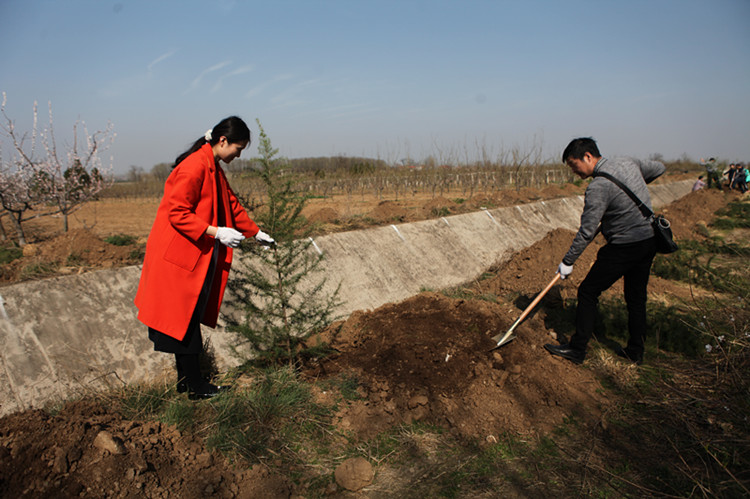 播种春天 播撒希望—秦岭终南山世界地质公园社区植树节活动