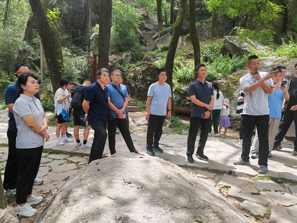 Qinling Zhongnanshan Received The Investigation And Exchange Delegation From Linyi Yimengshan