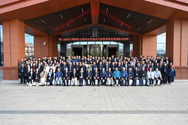 Qinling Zhongnanshan  Participated in the 7th UNESCO International Training Course on Global Geopark