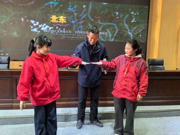 秦岭终南山世界地质公园科普进校园，共筑秦岭生态保护线